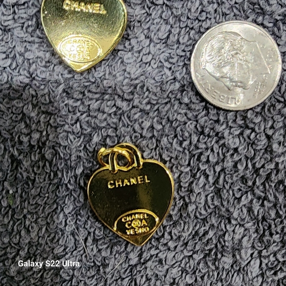 Luxury CC Gold Enamel Zipper Pull Pendant in White Green Black Periwikle Pumpkin - Picture 4 of 5